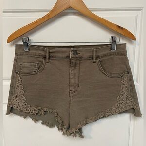 Mudd Women's olive Lace Trim Shorts